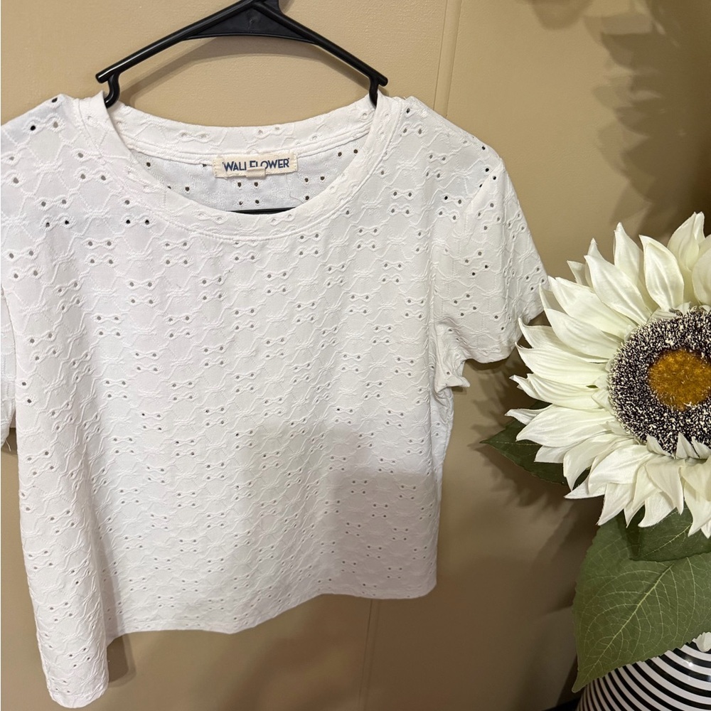Wallflower Women's Cream Eyelet Short Sleeve Top